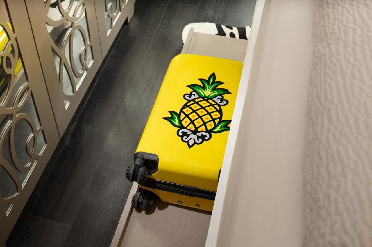 Staypineapple, An Artful Hotel, Midtown Нью-Йорк Экстерьер фото