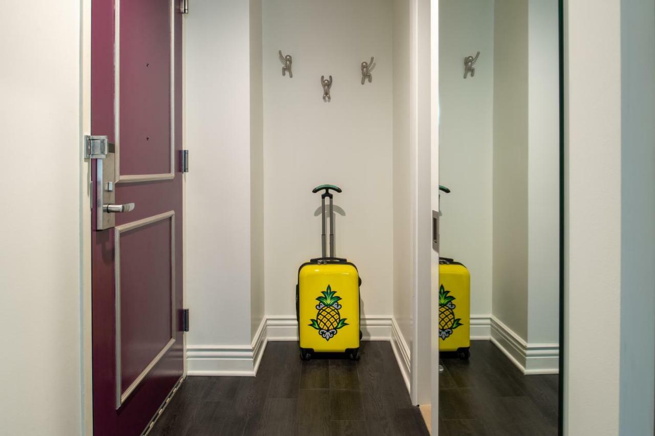 Staypineapple, An Artful Hotel, Midtown Нью-Йорк Экстерьер фото