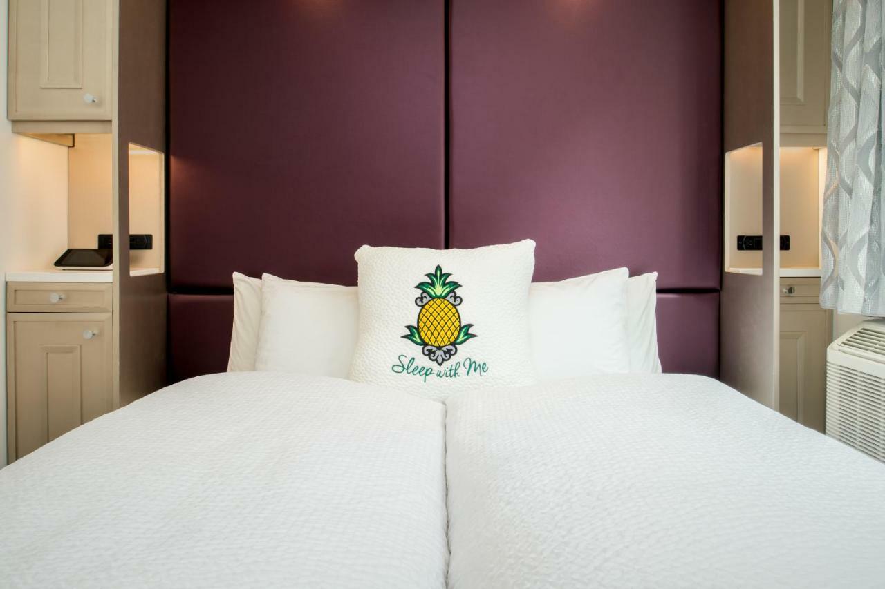 Staypineapple, An Artful Hotel, Midtown Нью-Йорк Экстерьер фото