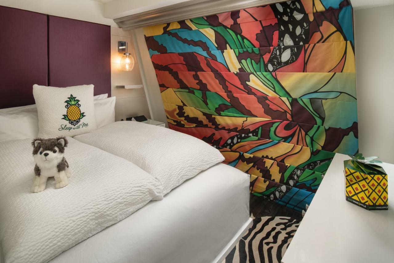 Staypineapple, An Artful Hotel, Midtown Нью-Йорк Экстерьер фото